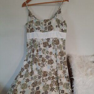 Point Zero size 15/16 pretty midi summer dress. Floral print
